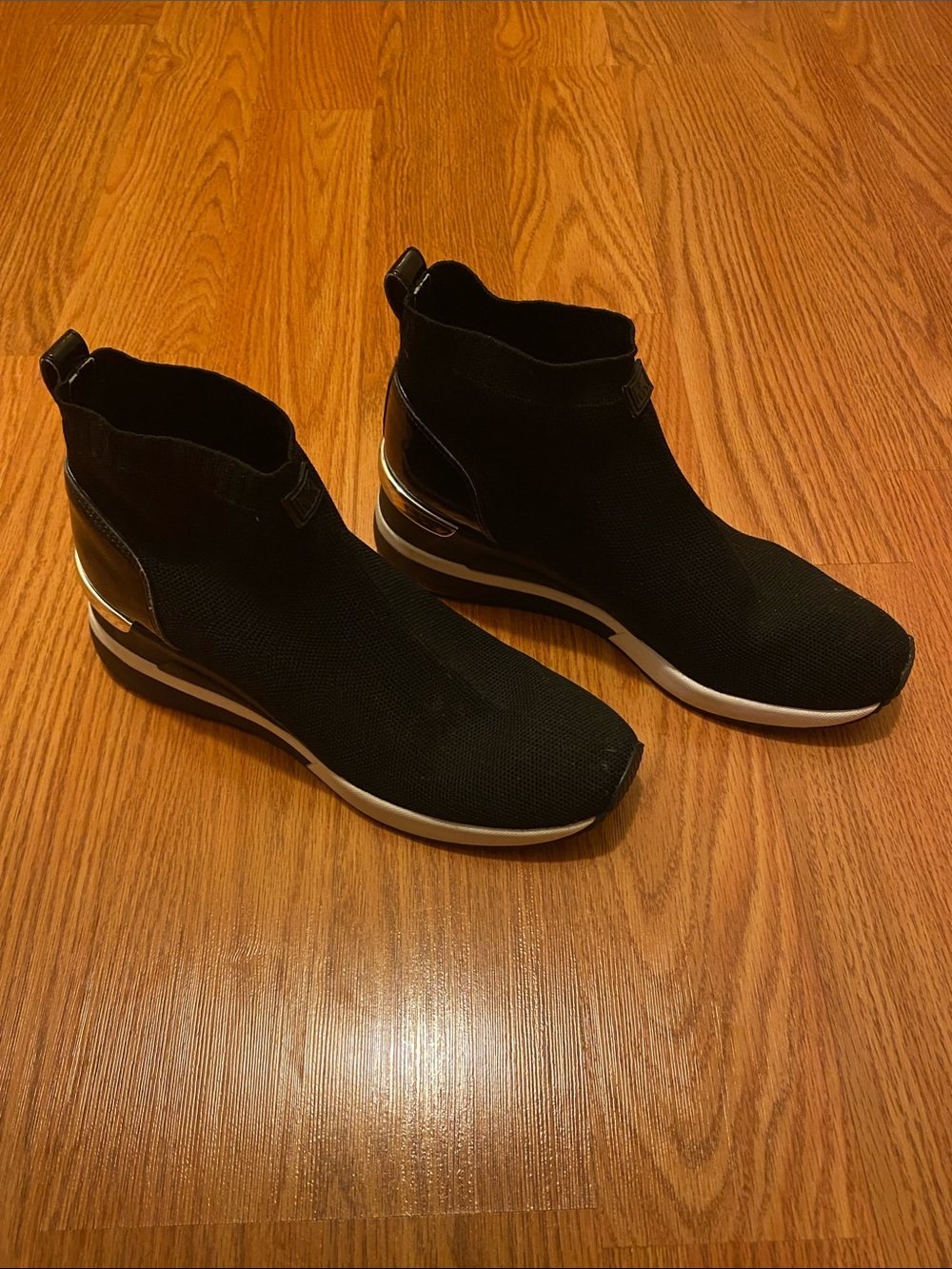 Michael Kors Black White Knit Slip-On Sneakers w/ Metallic Heel Accent Size 8.5